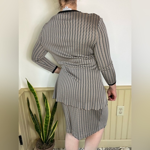 St. John Collection Vintage Jacket Skirt Suit Black Tan Zip & Claps Women’s Sz M - Picture 5 of 16